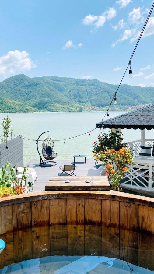 Noah River House Orşova エクステリア 写真