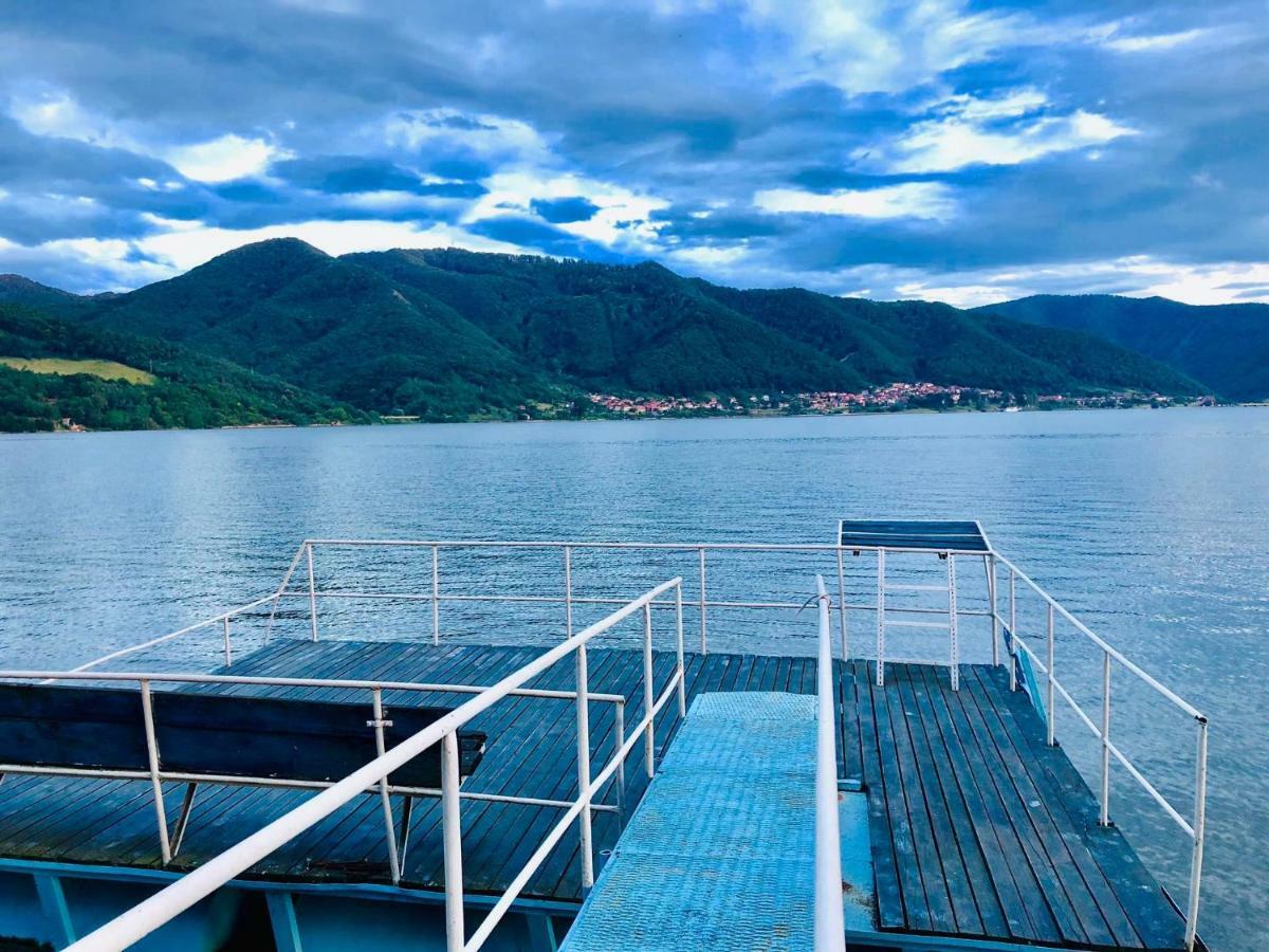 Noah River House Orşova エクステリア 写真